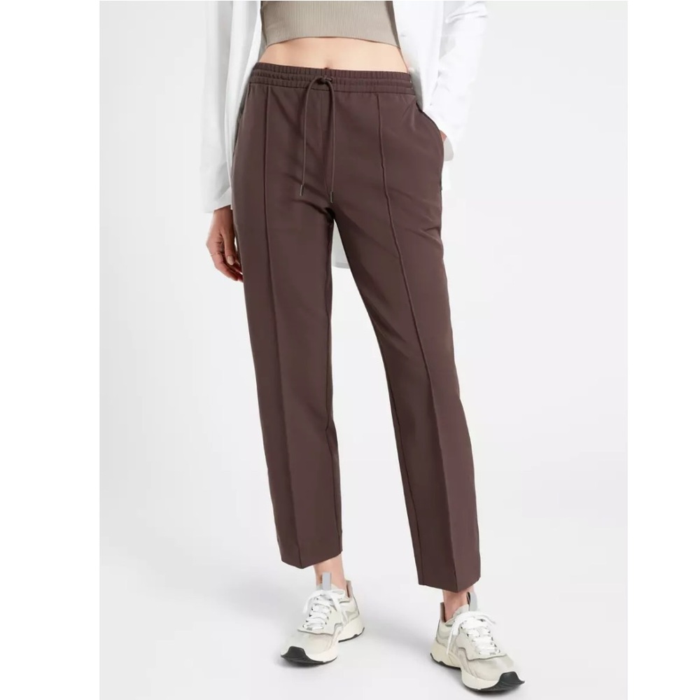 NWT Athleta Women’s Endeavor Straight Leg Pant Size 24 Walnut Brown